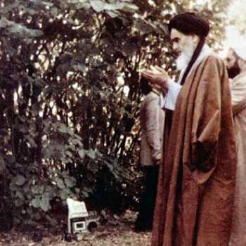 حقیقت امام خمینی همیشه زنده است